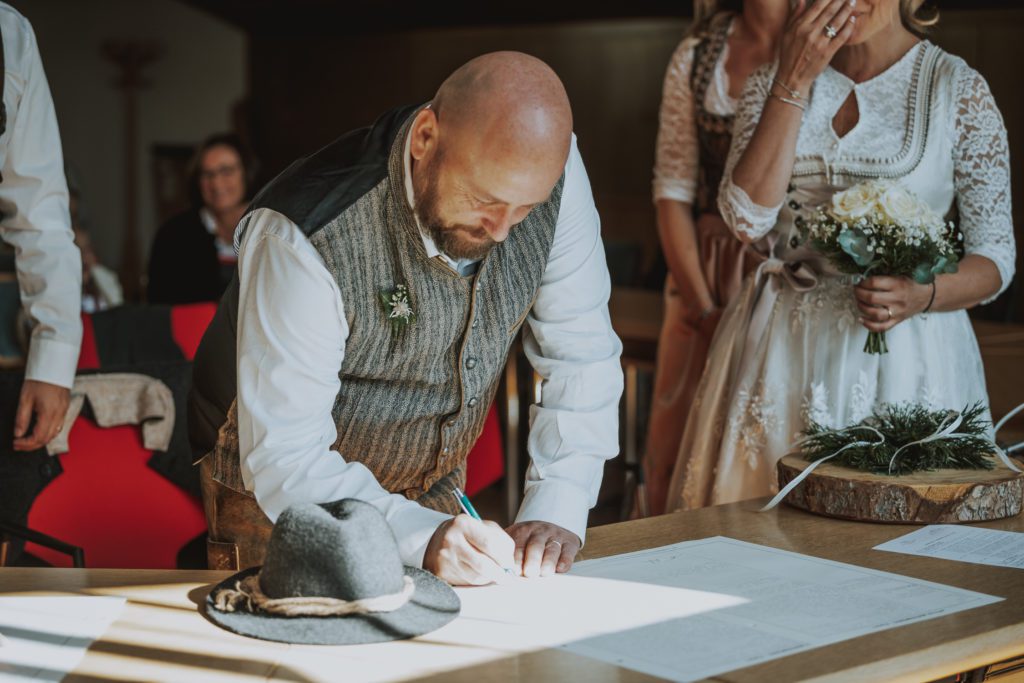 Standesamt Papiere Für Hochzeit Unterschreiben