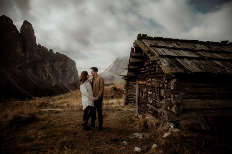 Ideen Zum Paar-Fotoshooting Outfit In Den Dolomiten: Was Anziehen?